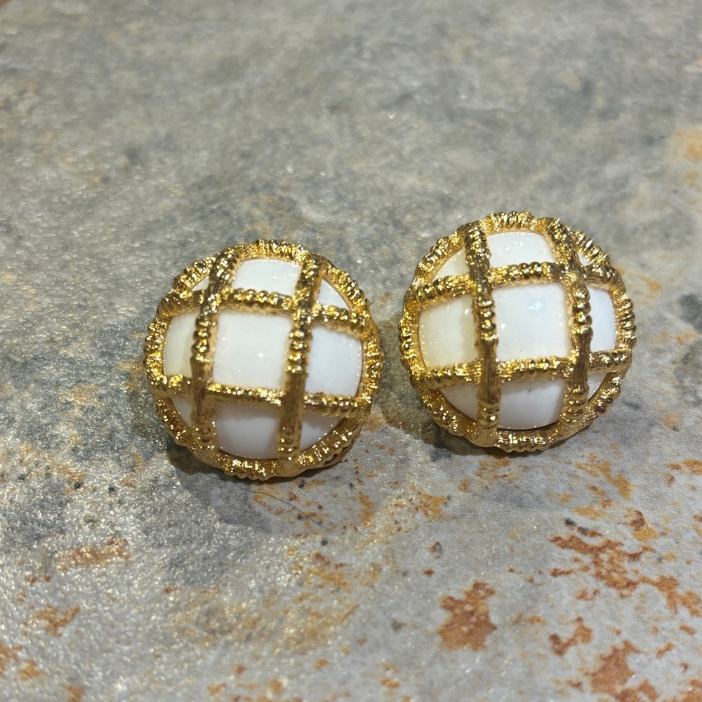 Monet clip on earrings